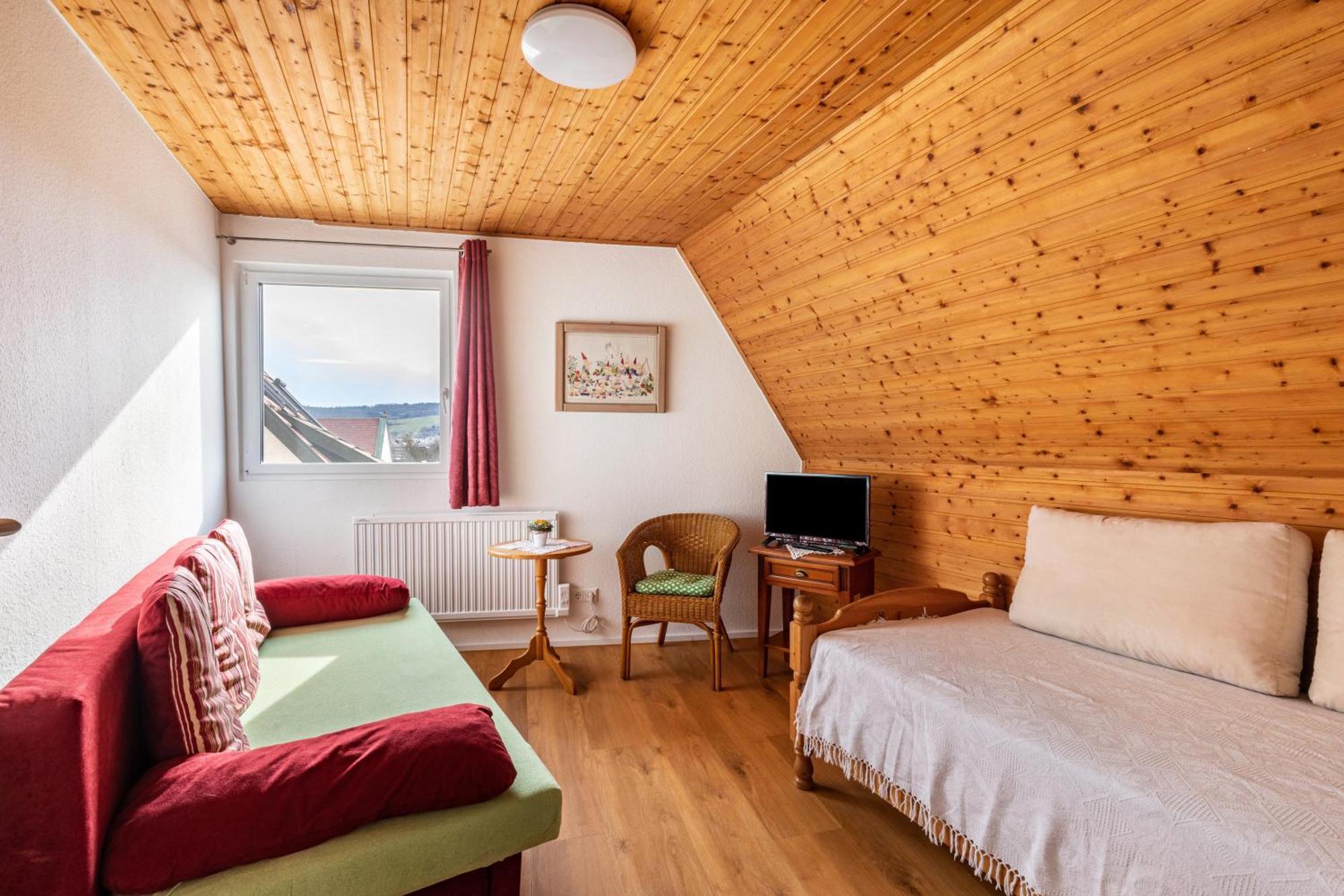 Apartmenthaus Ferienwohnungen Sila Weinstadt Exterior photo