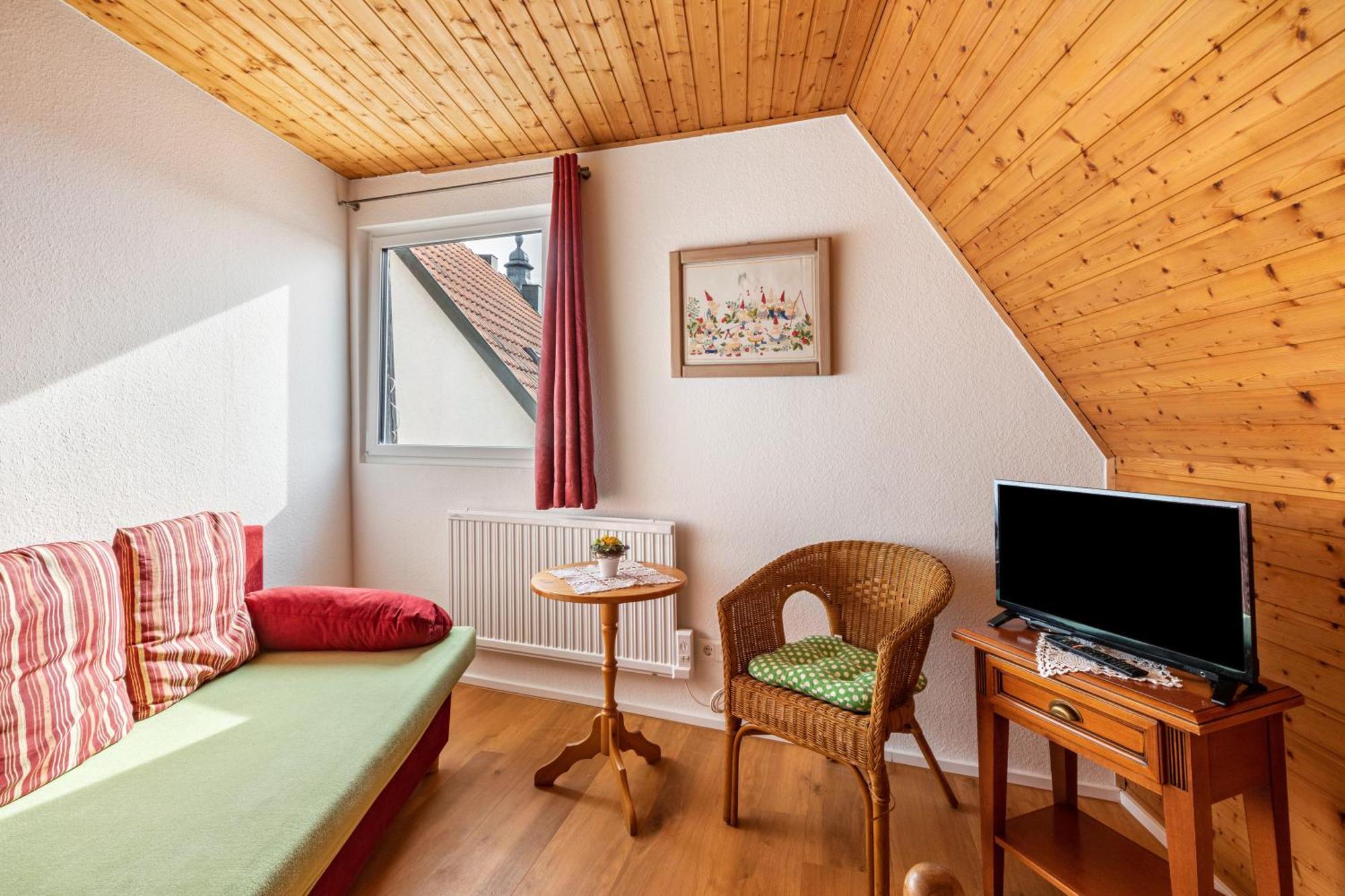 Apartmenthaus Ferienwohnungen Sila Weinstadt Exterior photo