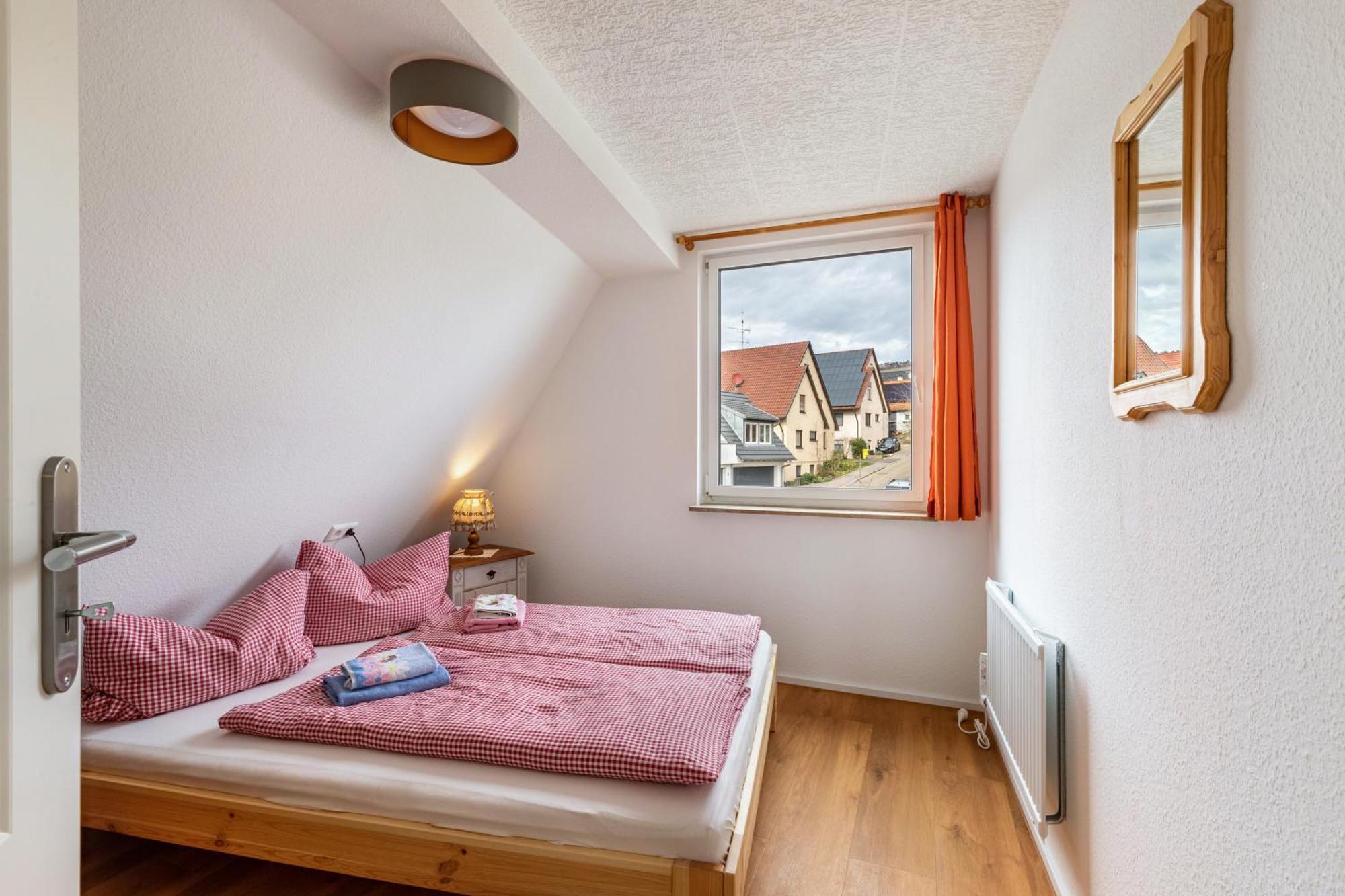 Apartmenthaus Ferienwohnungen Sila Weinstadt Exterior photo