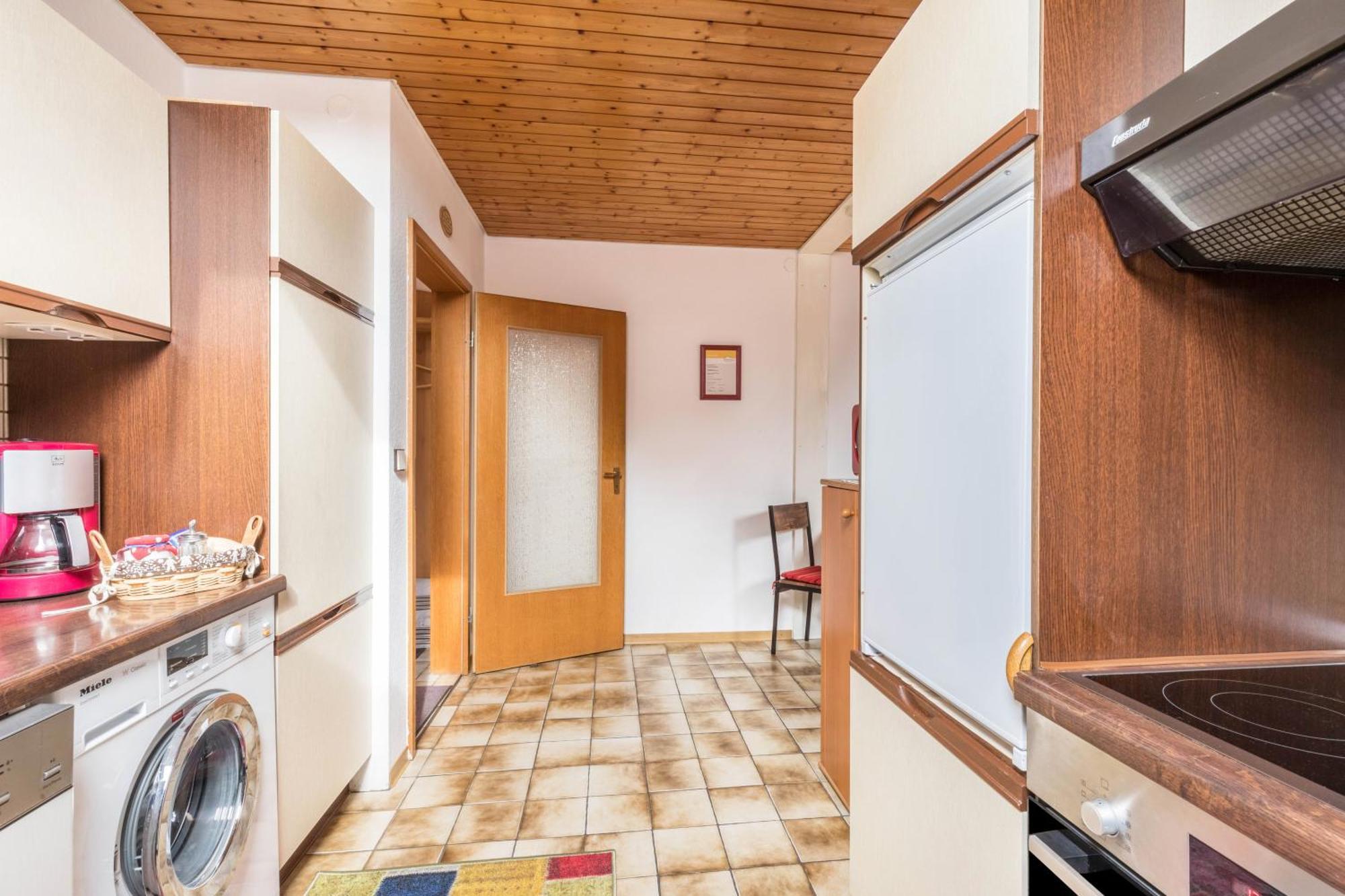 Apartmenthaus Ferienwohnungen Sila Weinstadt Exterior photo