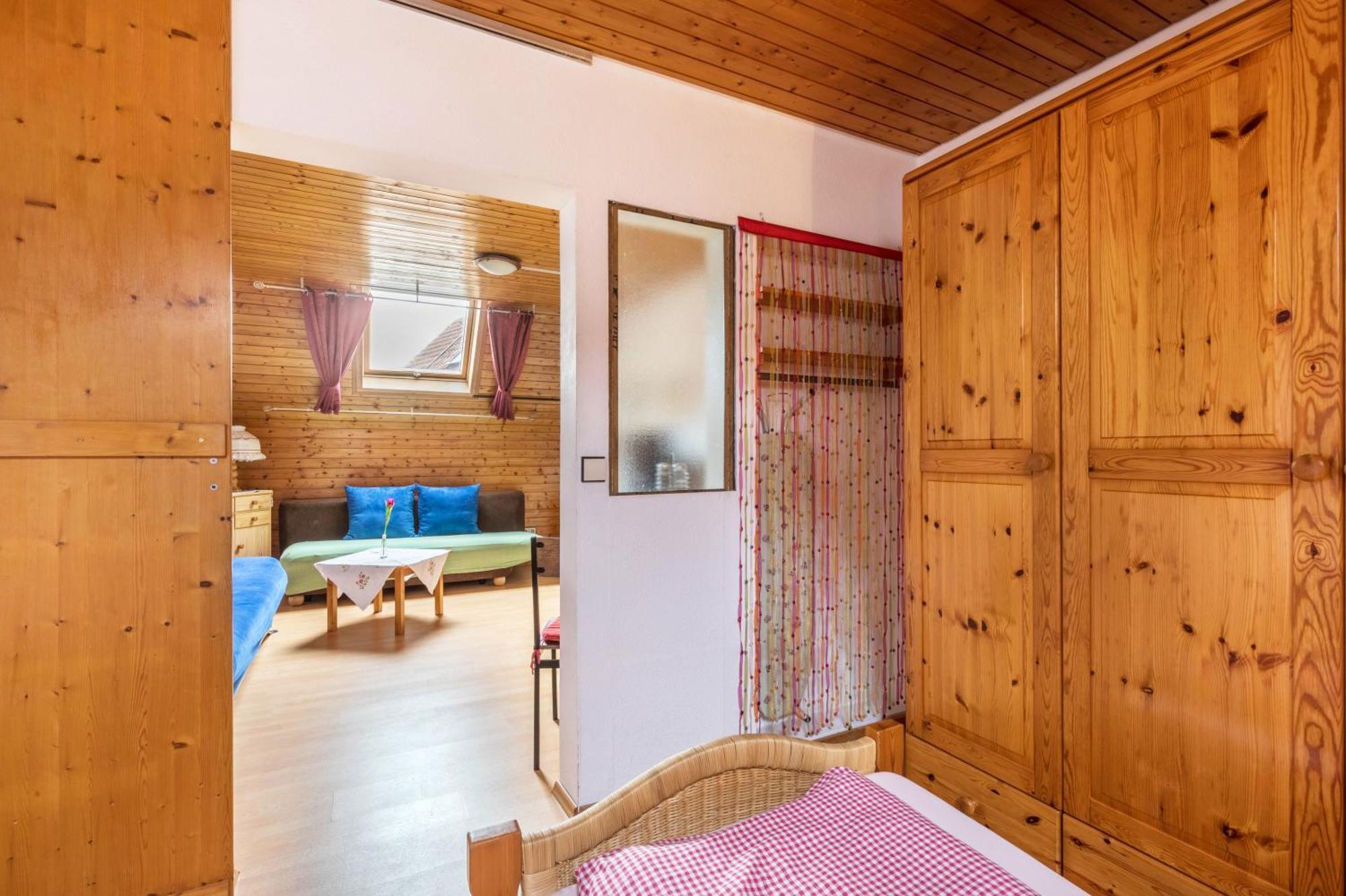 Apartmenthaus Ferienwohnungen Sila Weinstadt Exterior photo