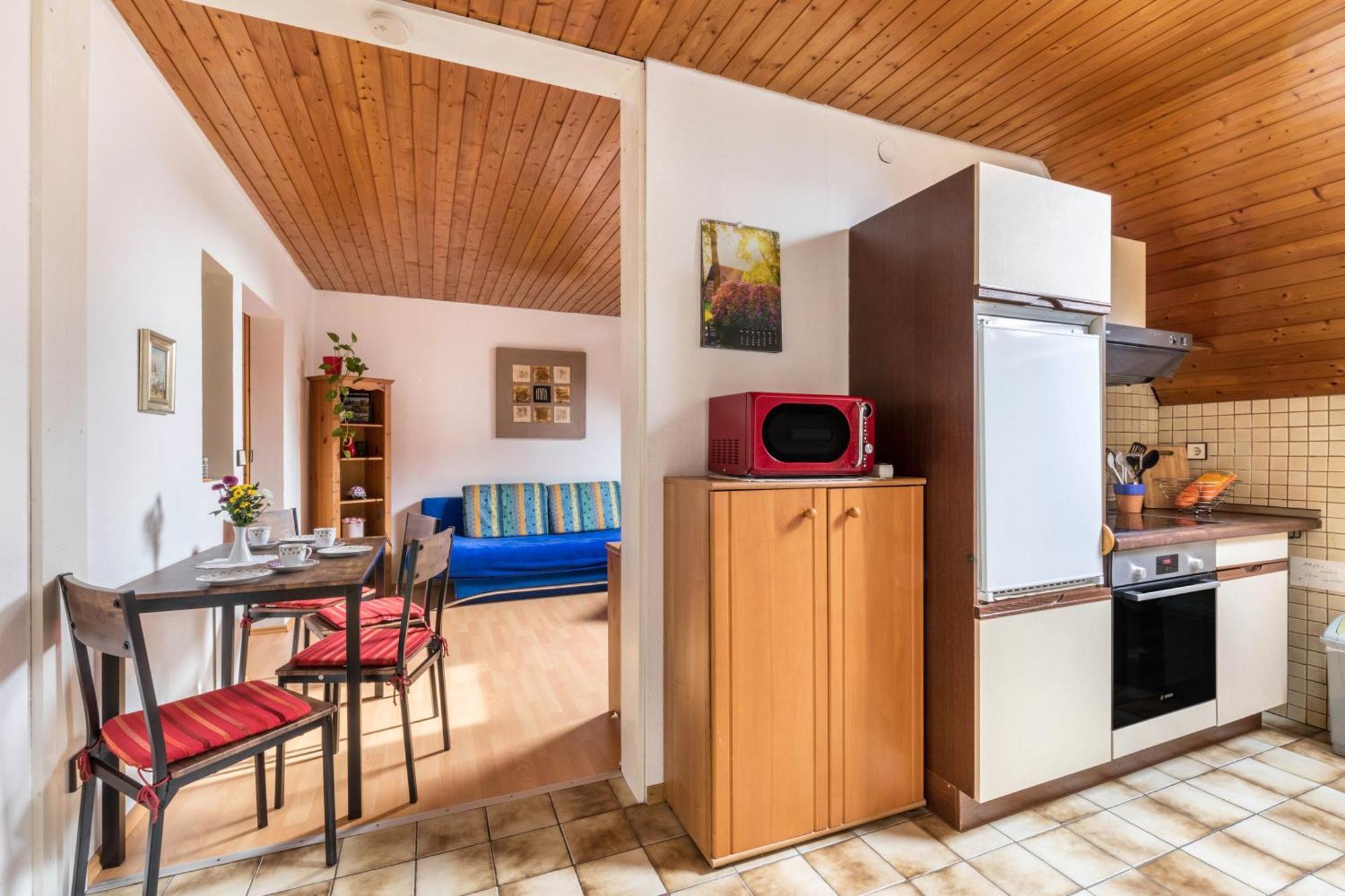 Apartmenthaus Ferienwohnungen Sila Weinstadt Exterior photo